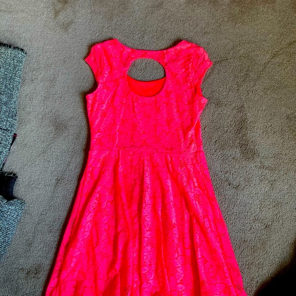 Trendy color cute as can be. Peep hole back - Picture 1 of 1